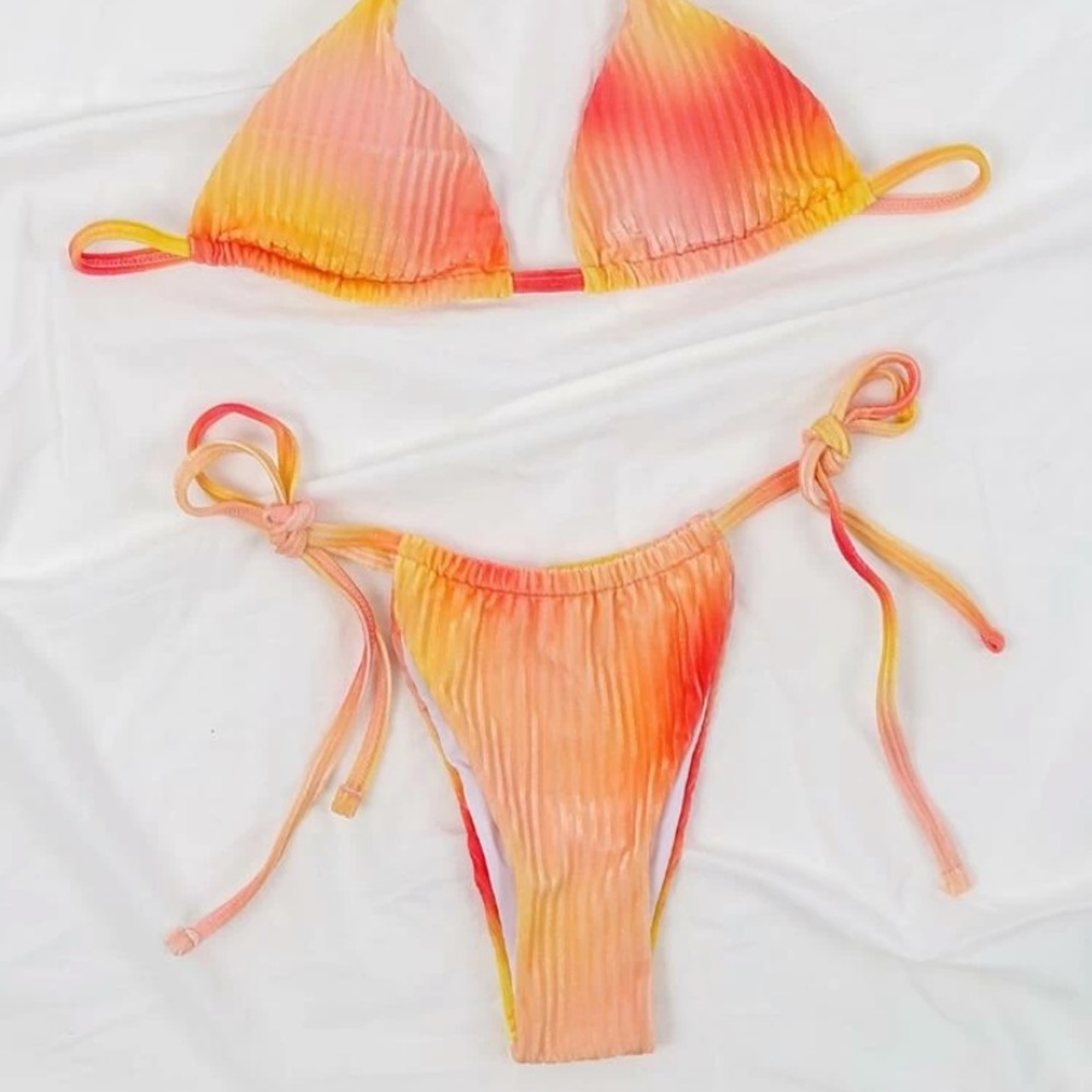 Bikini - Picture 8 of 9